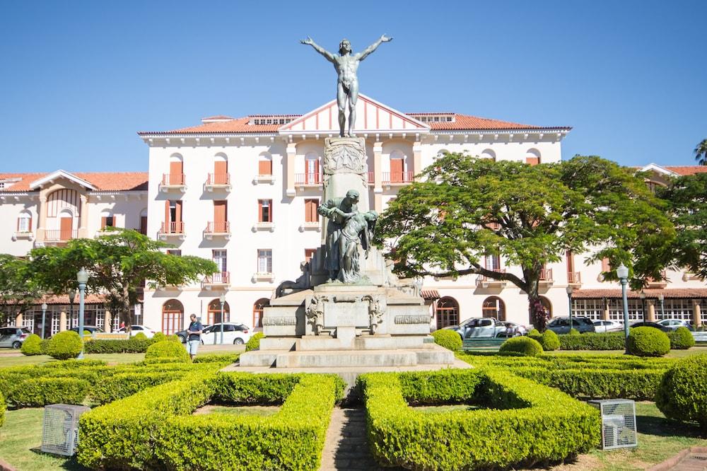 Hotel Euro Suite Pocos De Caldas By Nacional Inn Eksteriør billede